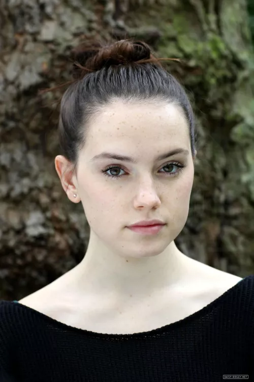 Throbbing hard for Daisy Ridley, would love some encouragement to goon deeper