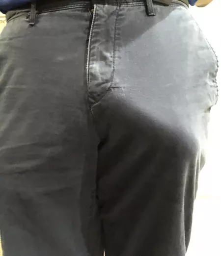 Throbbing meatprint in my pants πππ