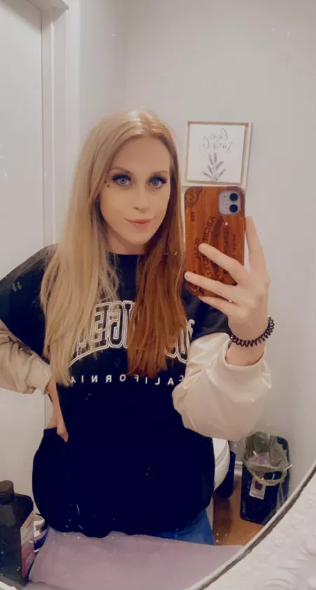 throwback to when i bleached one side of my ginger hair ๐
 as you see itโs orange there now! ๐