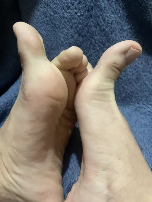 thumbs up for u to suck π come play naughty with them π dms/pms r welcome thumbs up for u to suck π come play naughty with them π dms/pms r welcome