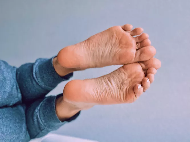 Tickle these wrinkles, will it be with your tongue or your lips?