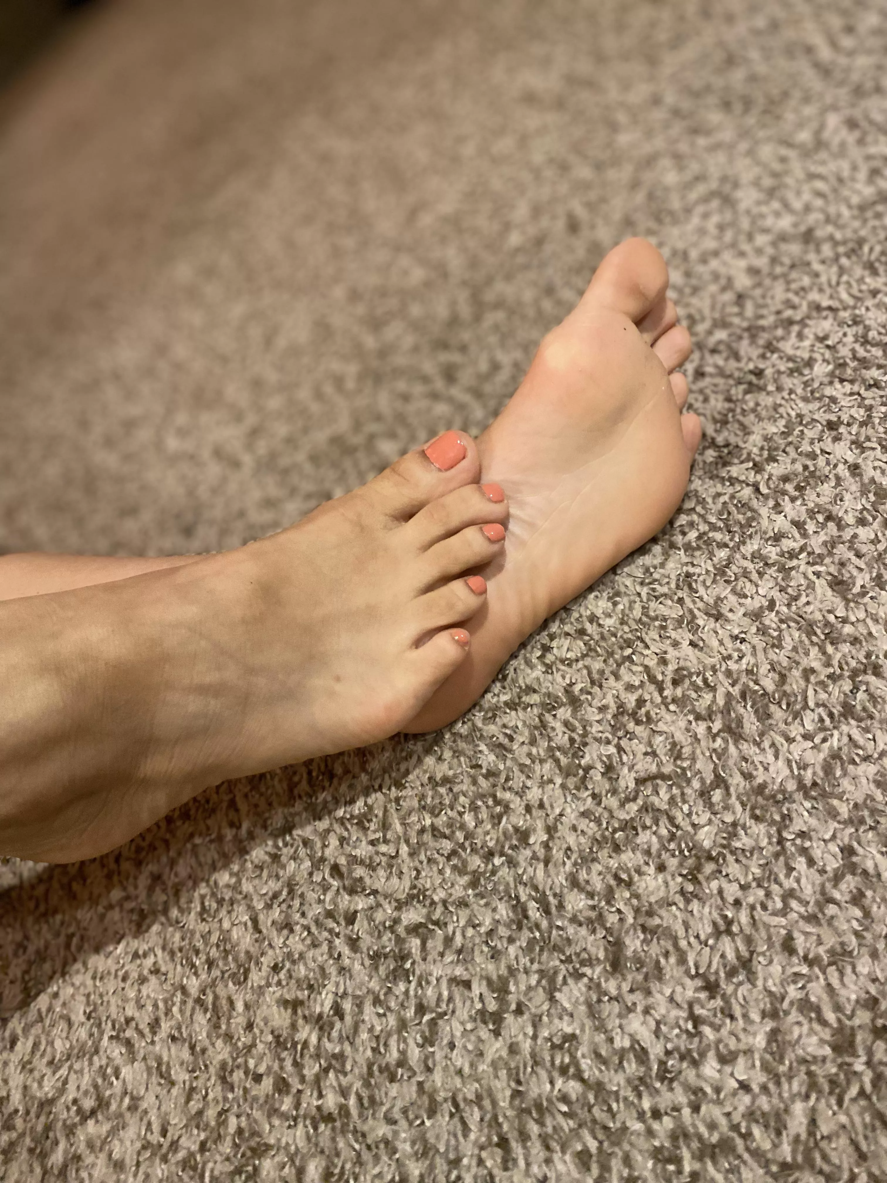 Ticklish toes π£ Ticklish toes π£