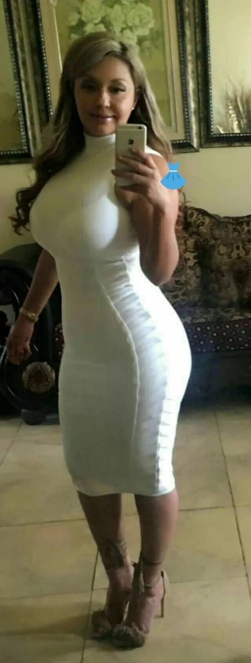 Tight gilf body in a tight dress