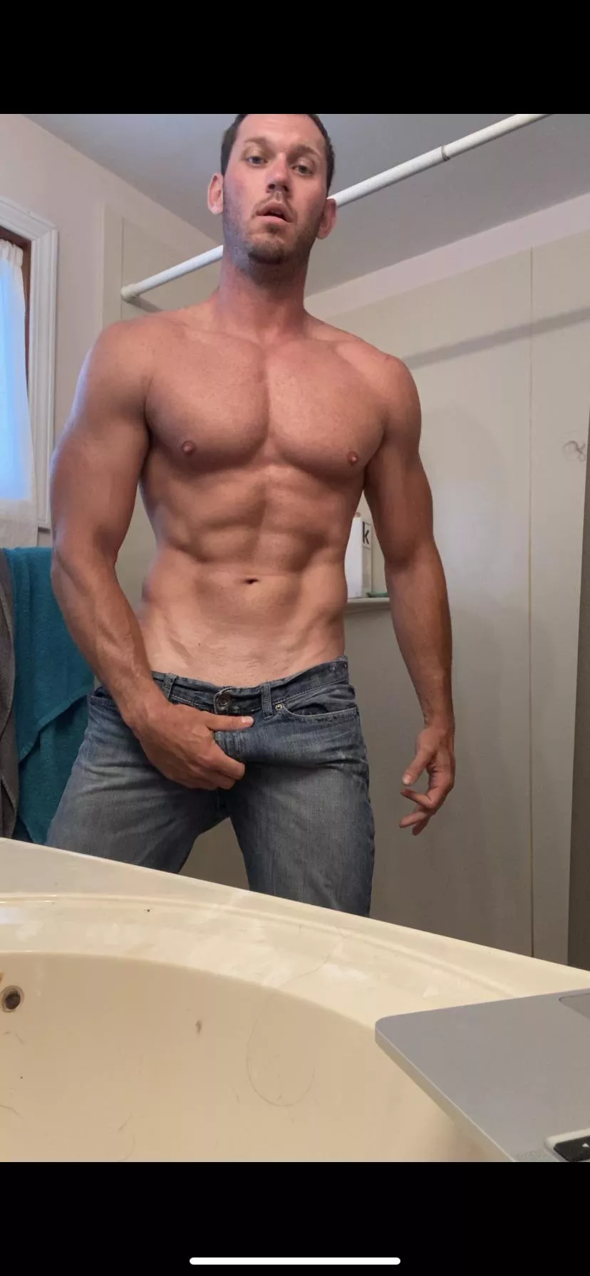 Tight jeans. Tight body. 😈😈