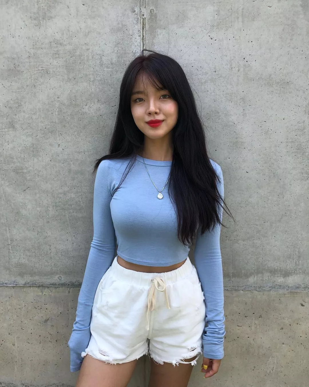 Tight top, small waist