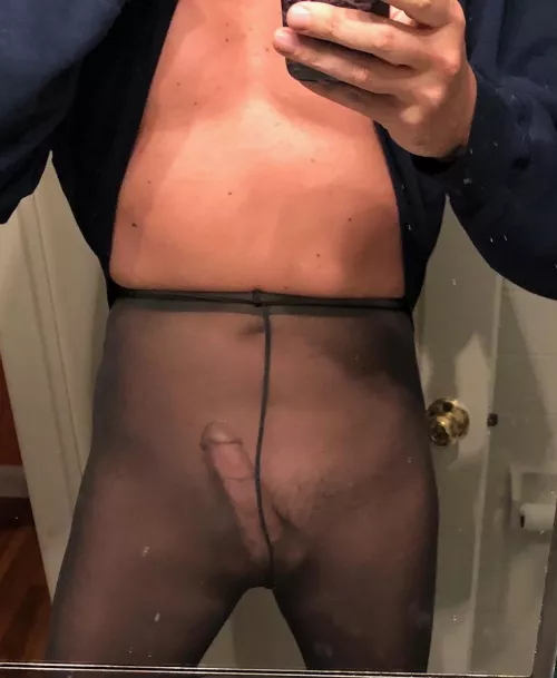 Tights guy seeking chat friends