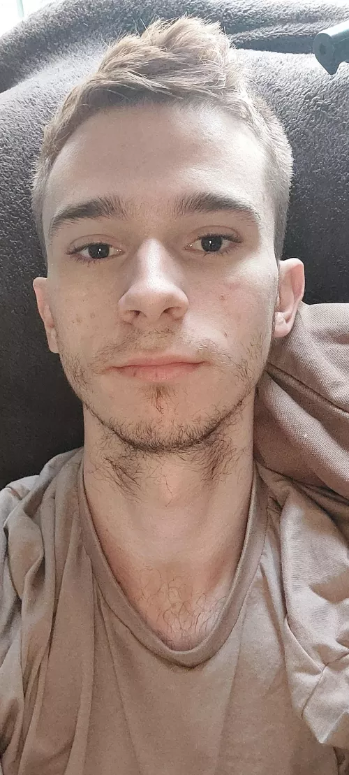 Time for a shave cause this fluff just ain't it lol. Morning 😎