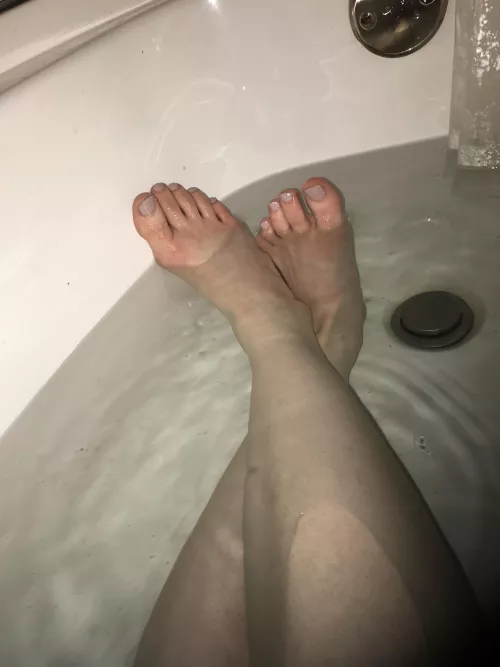 Time for a soak in the tub, who wants to join me? 😉 dm me for more 😘