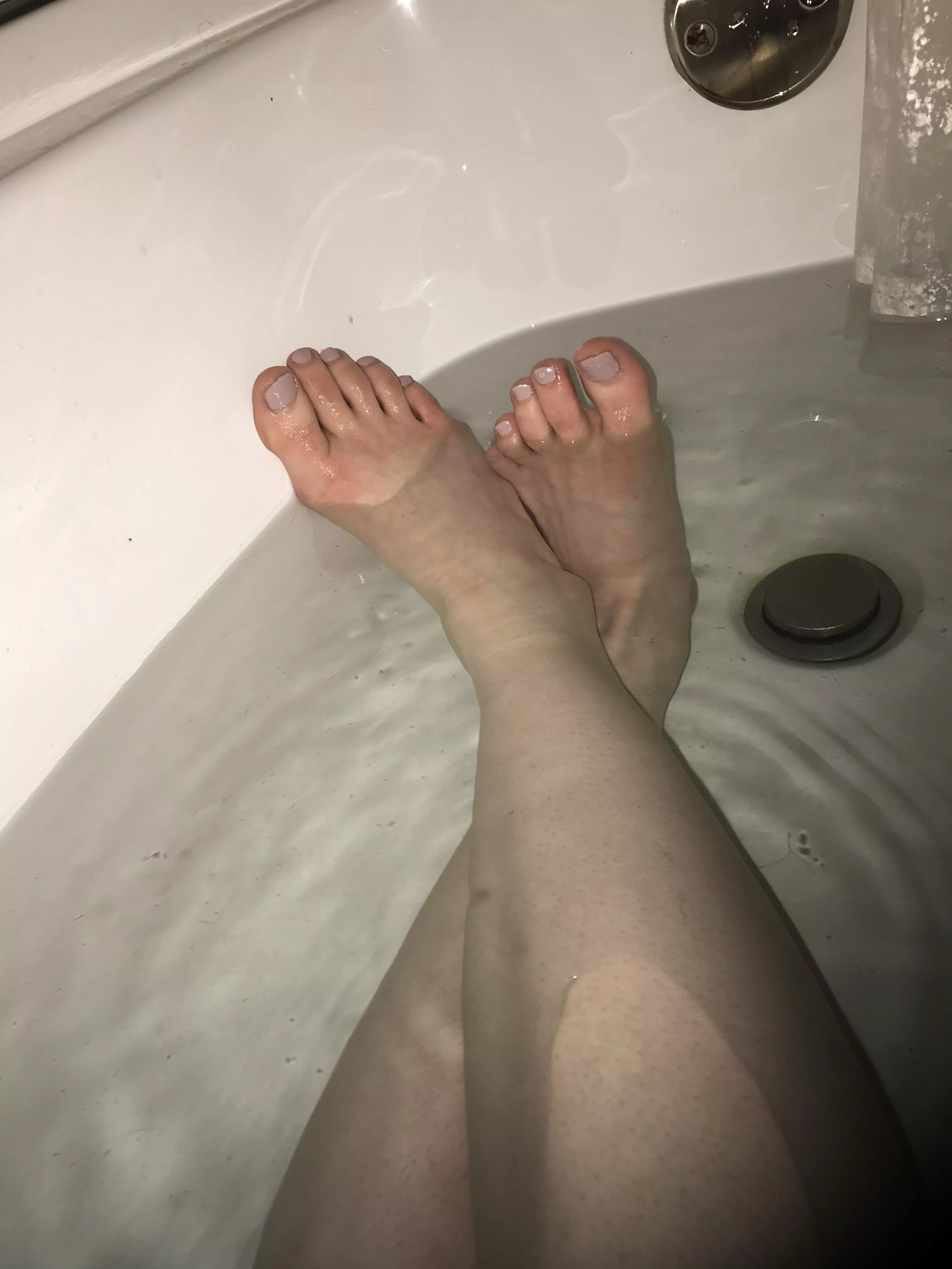 Time for a soak in the tub, who wants to join me? 😉 dm me for more 😘