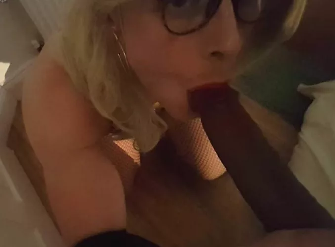 Time for another BBC in my sissy mouth🤪🍆💃