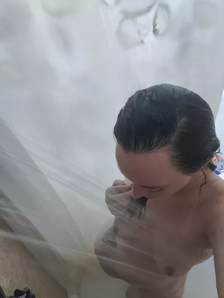 Time to play in the shower 😘