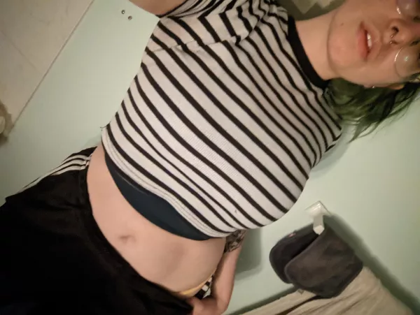 Time to undress after my workout, join me in the shower? 😘