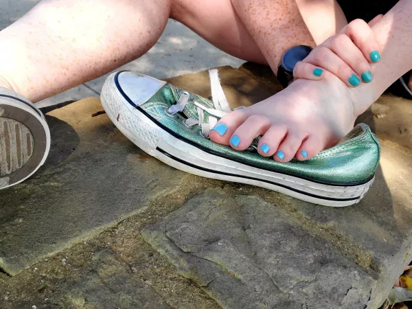 Time to wake up and start your weekend off right by worshiping these soles and toes... care to guess my favorite color? ππβ€