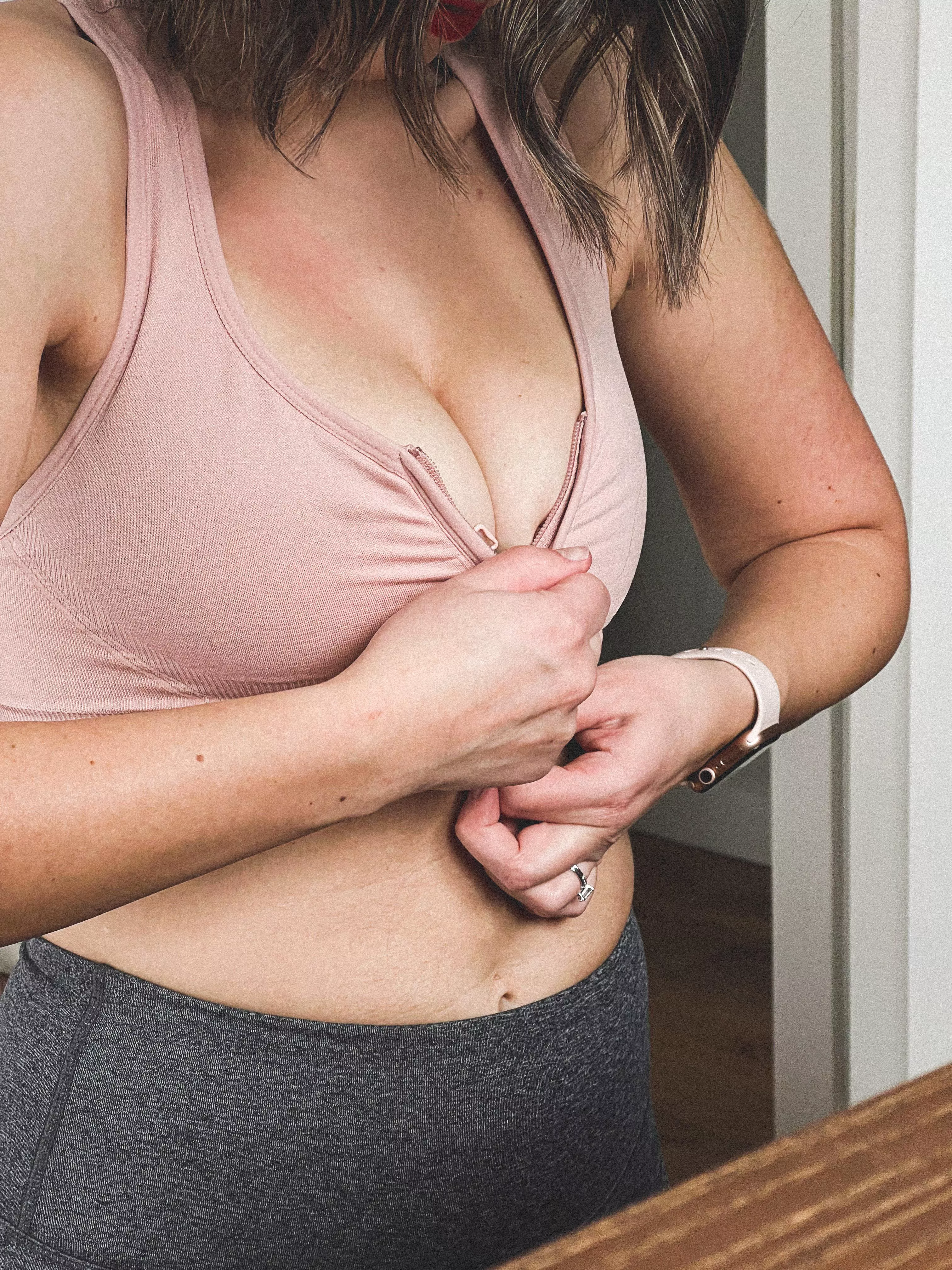 Time to zip up and workout 🙌🏼 [f]