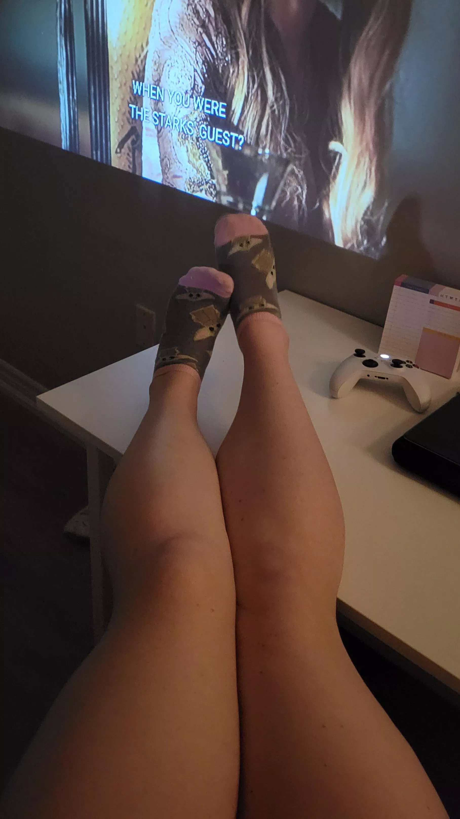 Tiny cute Yoda sockies today💚