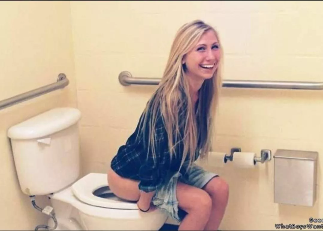 Tiny girl, big smile. Tiny girl, big smile.