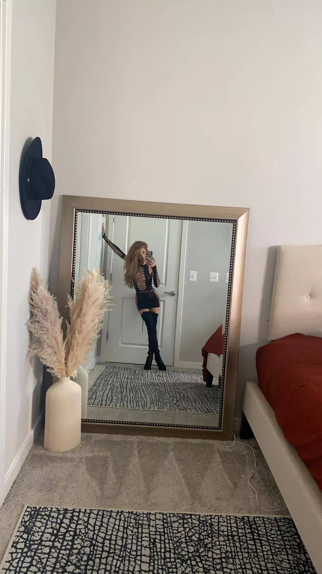 Tiny girls are easy to pick up ?