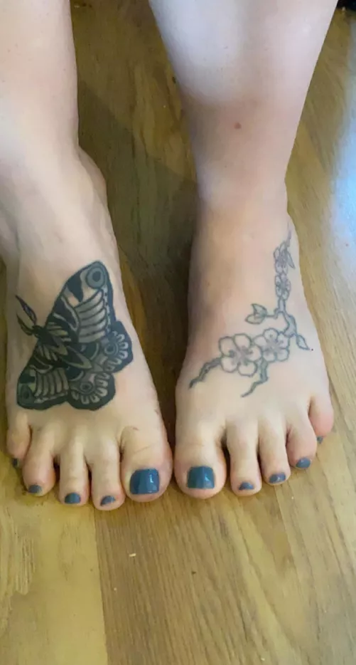 Tiny tattooed feet β€οΈ