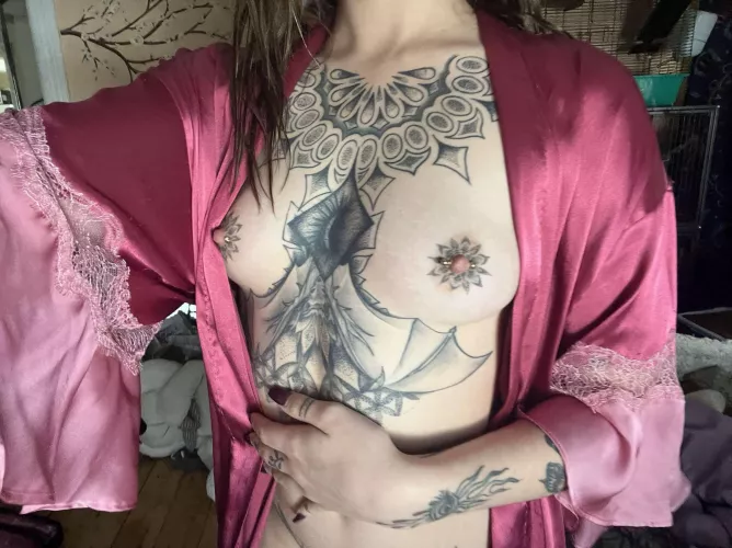 Tiny tattooed titties back at it 💕