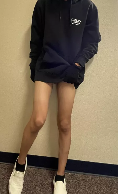 Tiny twink looking to get laid for the first time 🤪