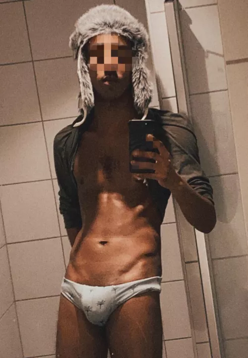 Tiny’Slim African Boy with Suprisibgly Big 🍆