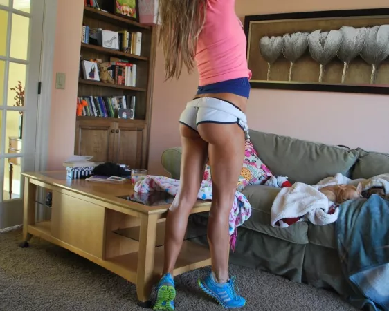 Tippy toes Tippy toes