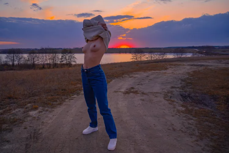 Tits and amazing sunsetπ
 Tits and amazing sunsetπ