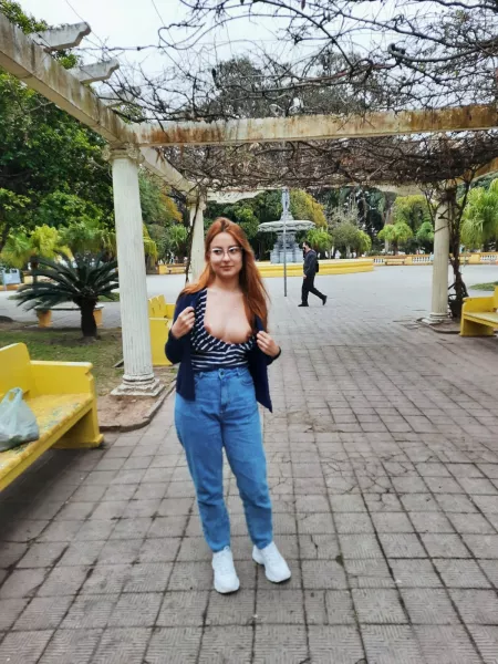 Tits in public, ops π