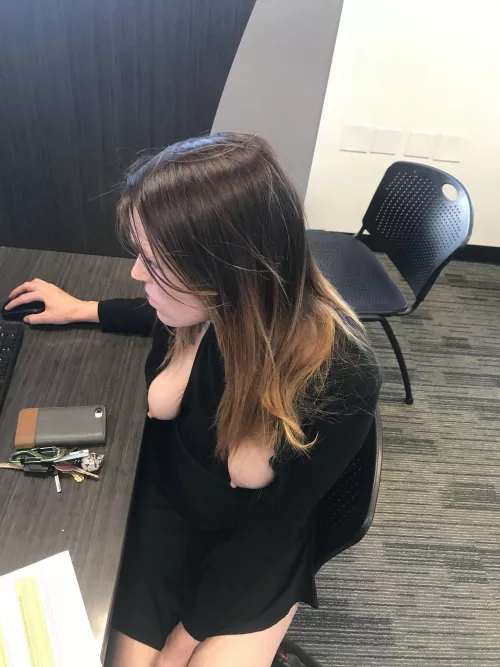 Tits out at FedEx lol