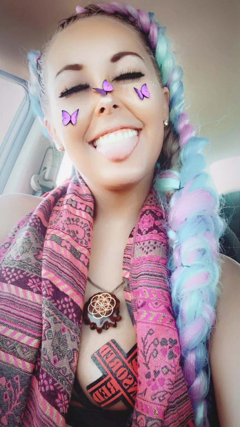 Tits out for mersiv ?