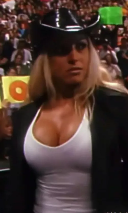 Tits Stratus and her HUGE melons ๐๐