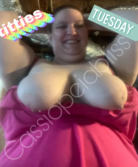 Titties Tuesday anyoneπ