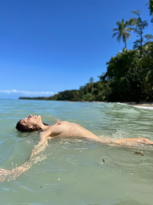 Titty island 🏝