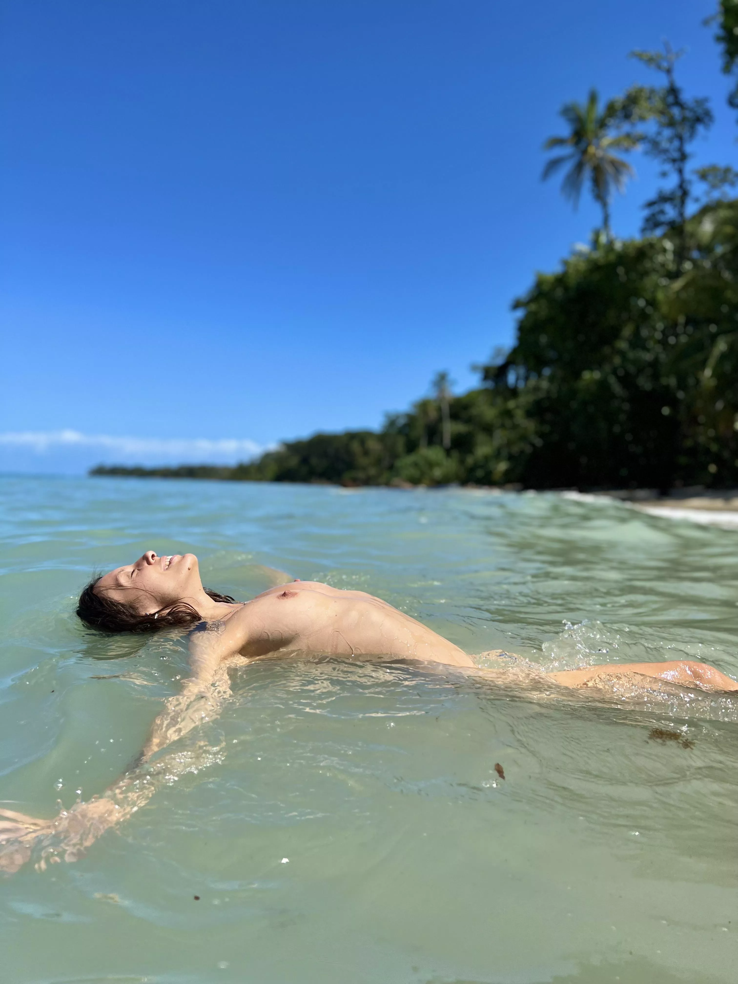 Titty island 🏝 Titty island 🏝