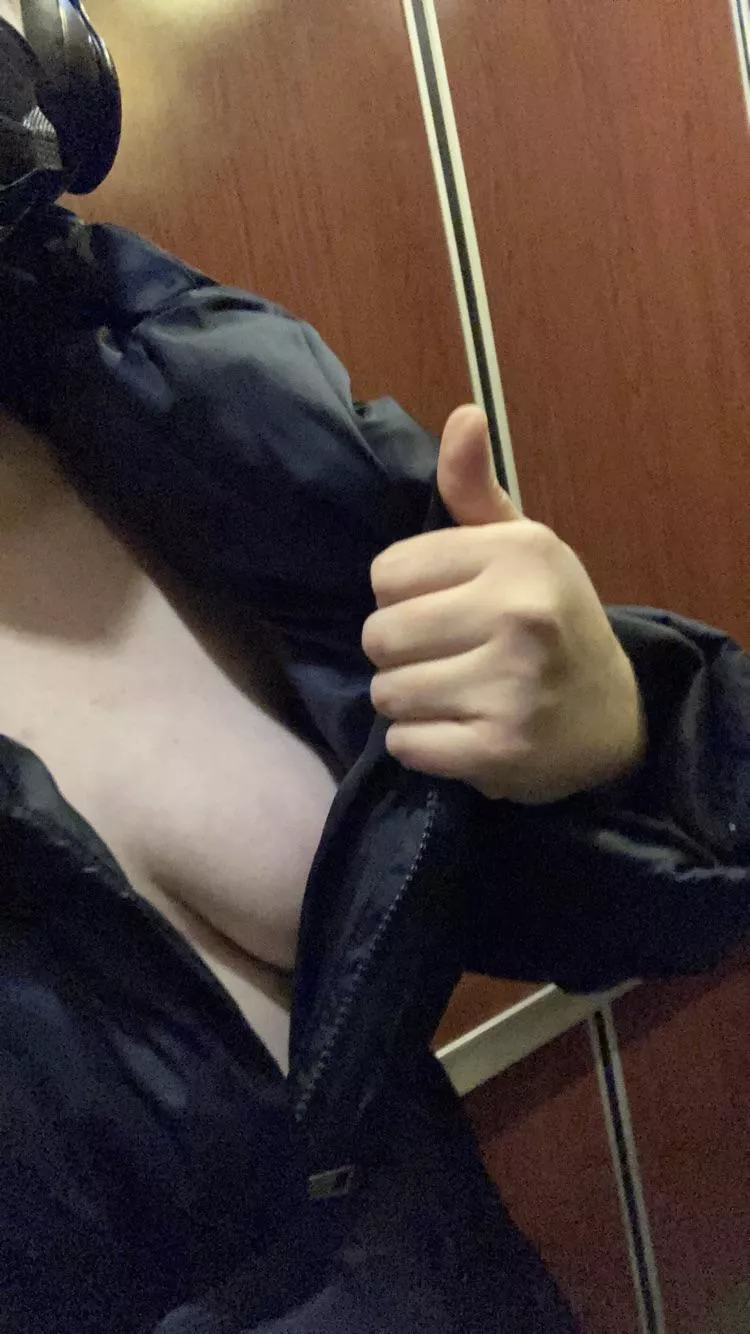 👍🏻 to the Super watching the elevator camera as I get home from running errands.