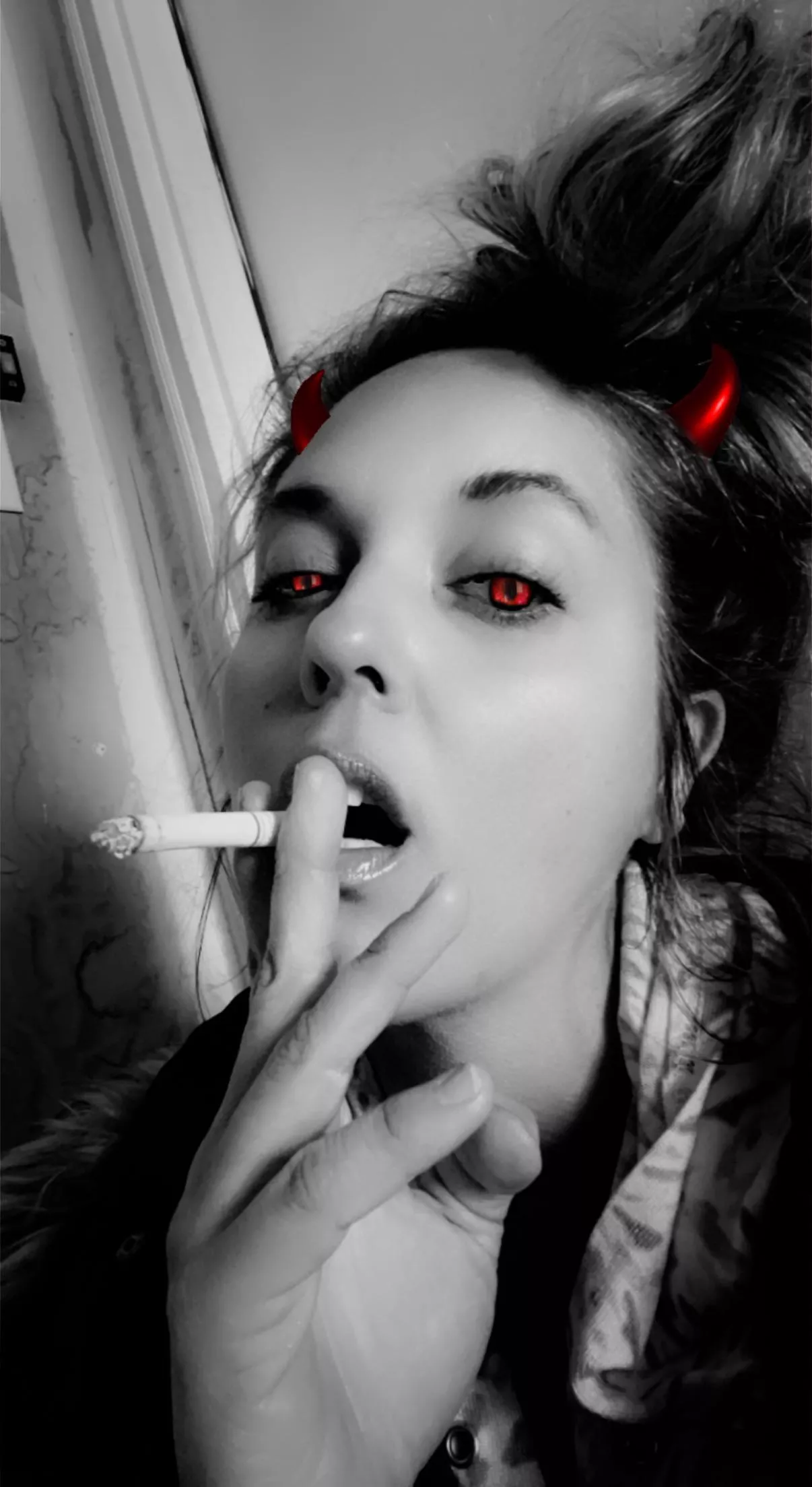 To the user who awarded me on a previous post. Come here and let me sit on you’re face as I smoke 💨 this.