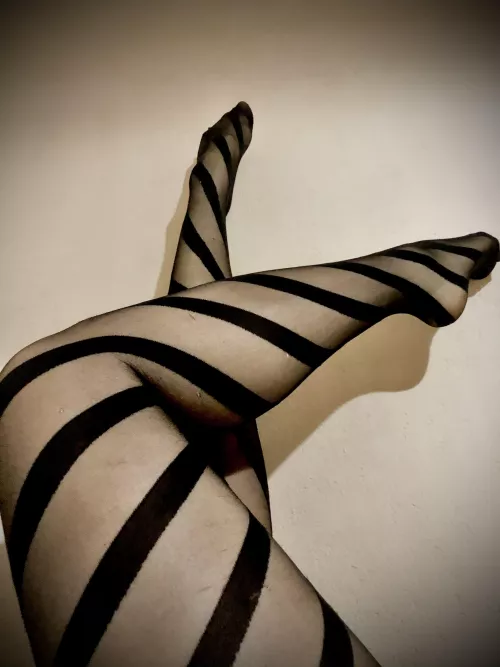 Today i wear black pantyhose 🖤Friday mood 🔥