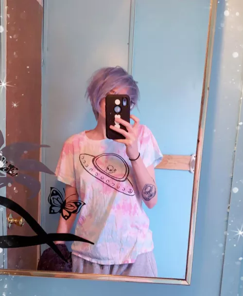 Today was kinda rough for me so I wanted to show off my new favorite shirt and spread good vibes. Hope y’all are all doing good💙 👽