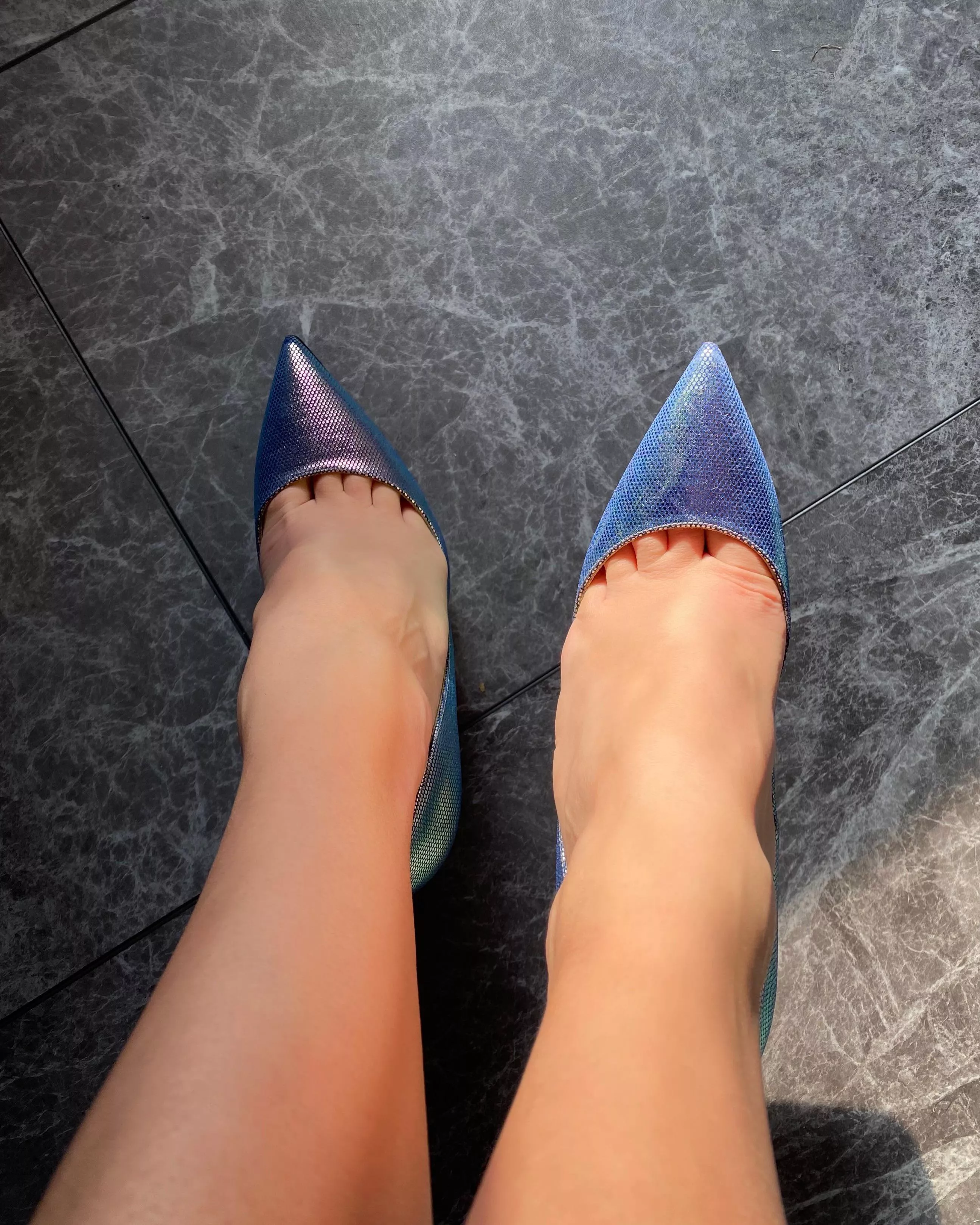 Toe cleavage anyone?! Toe cleavage anyone?!