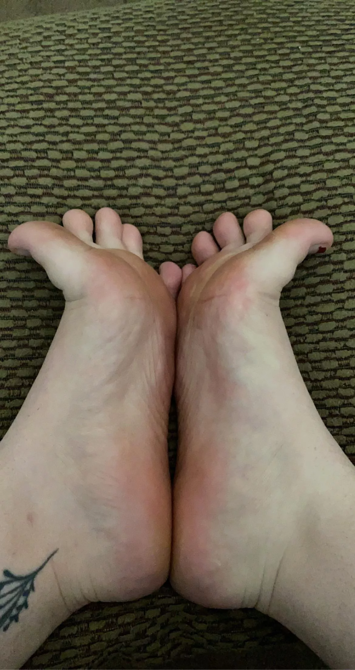 Toes and a little sole~ Toes and a little sole~