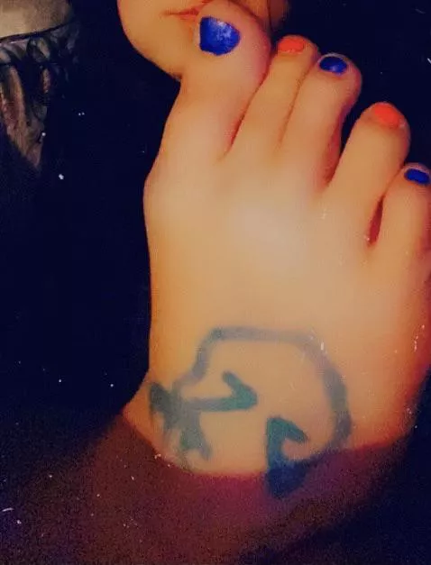 Toes anyone ??? Toes anyone ???