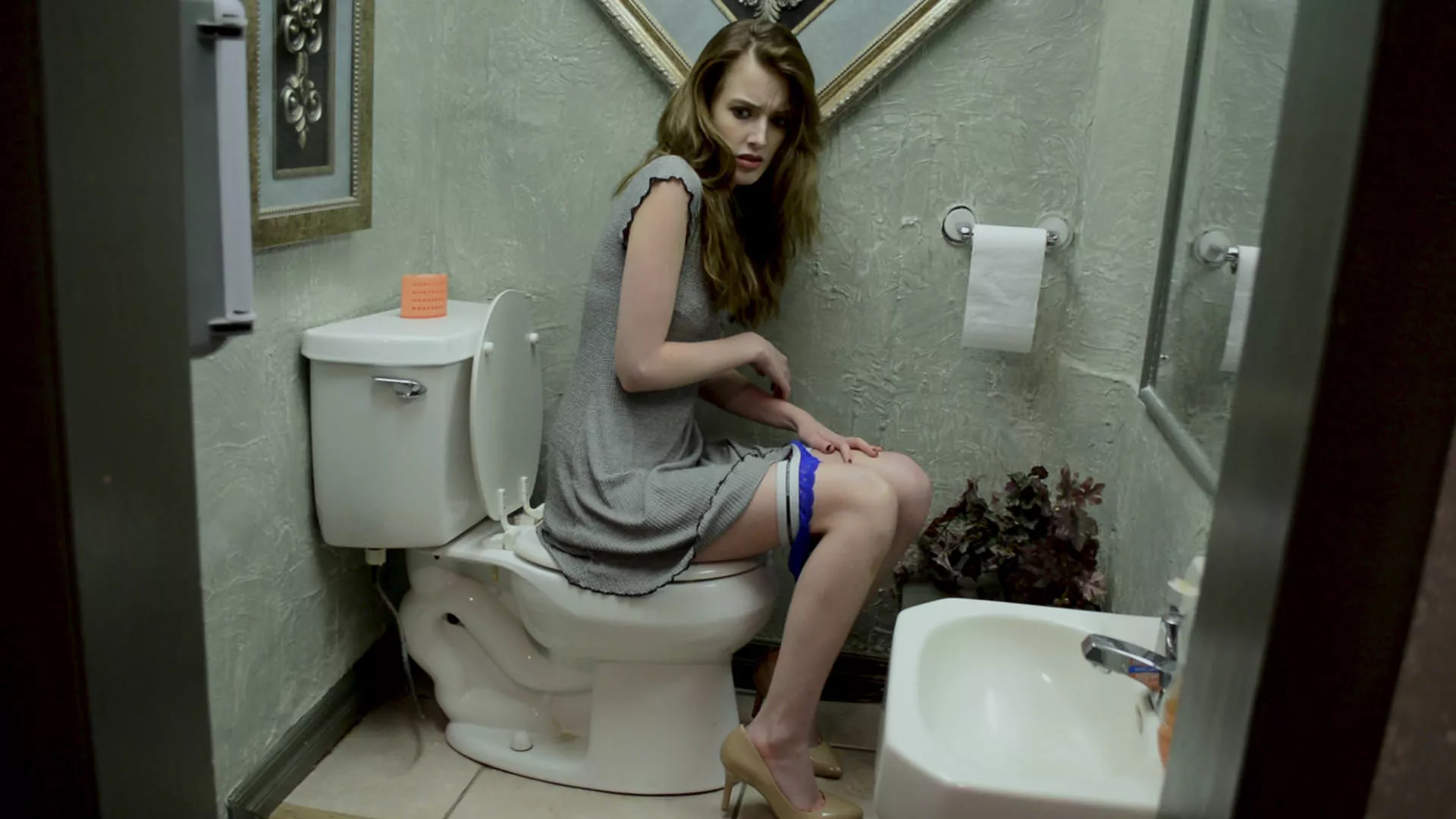 Toilet Intruder (2 MiC) Toilet Intruder (2 MiC)