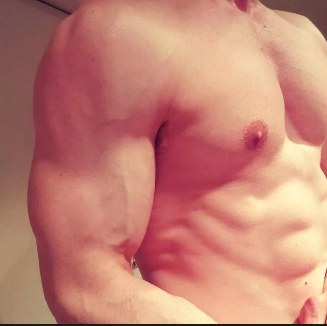 Tonight was ar(m)s. Yes, I am very white.