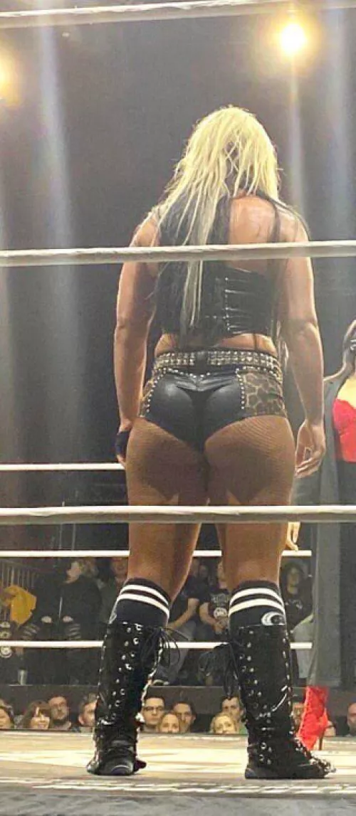 Toni's big booty π