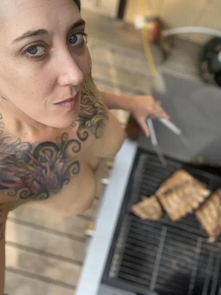 Too hot to bbq with clothes on π₯΅