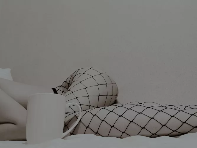 Too lazy to get up... ☕