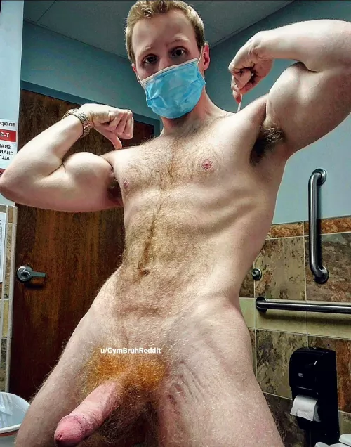 Took a smoke break during my workout and now I'm horny asf 😁