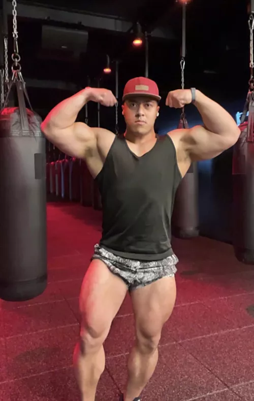 Took out my stress on the weights this weekend and had a great pump. Hope my fellow gaysians enjoyed their weekend.