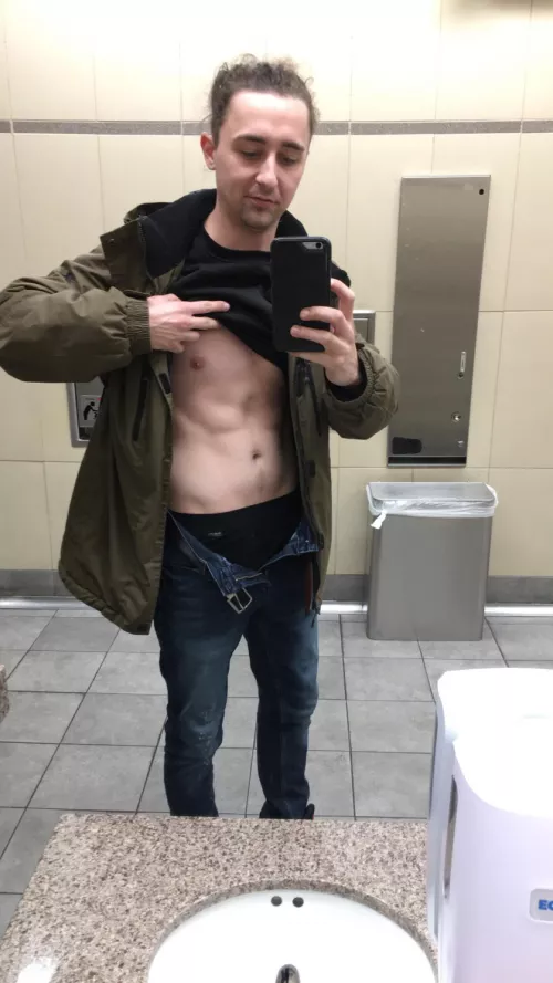 Took this at work. Donβt tell anyone! M28