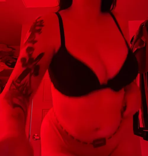 Took this by accident but love the way my curves look π